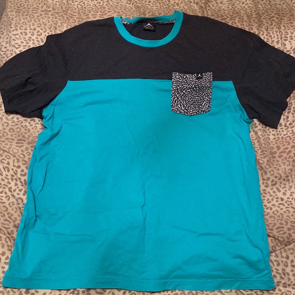 XL Jordan Multicolor Shirt w/ Animal Print Patch